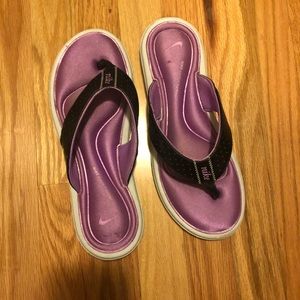 Nike flip flop sandals with memory foam sole sz 10
